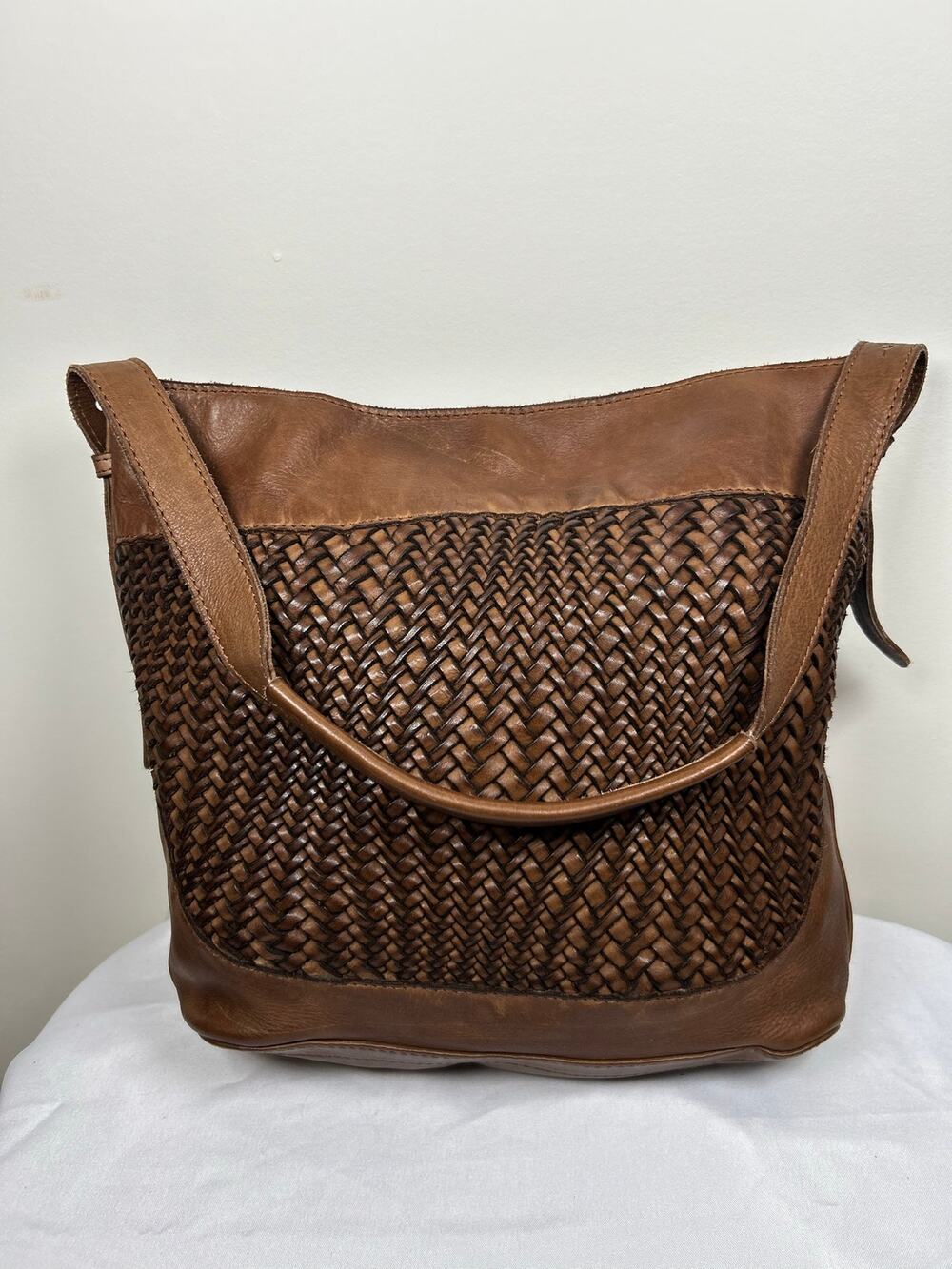 Marta Ponti Brown Woven genuine Leather
Shoulder Bag 13“ x 13“ happy minimalist - Picture 1 of 13